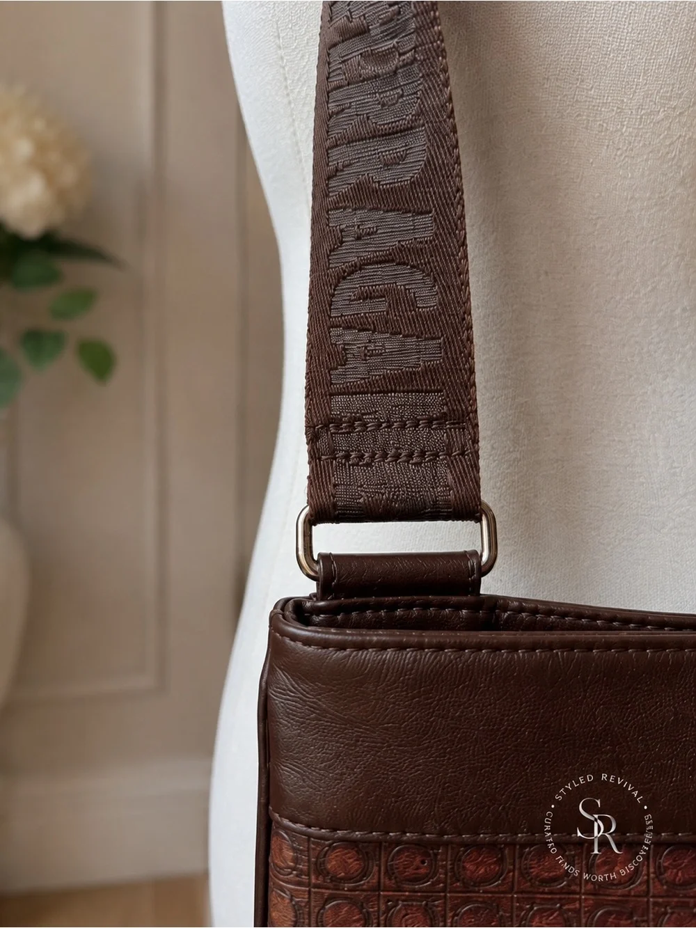 Salvatore Ferragamo Gamma Gancini Leather Crossbody Messenger Bag Brown Unisex
